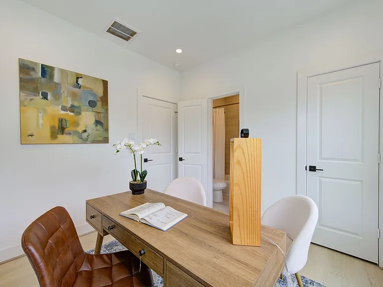 2310 Reinerman St — Photo 28