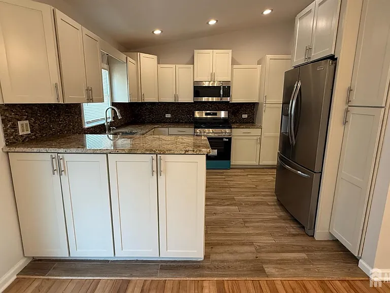 56 Grace Dr — Photo 7