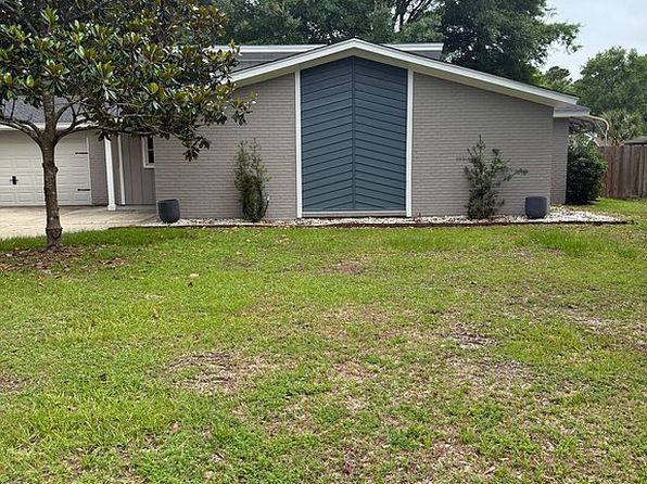3106 Breezy Hill Ln