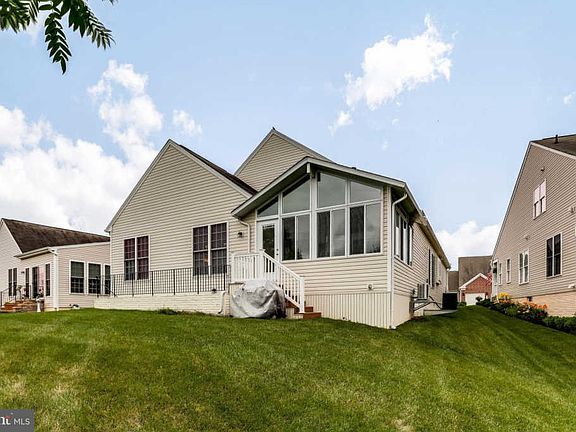 3rd image of 412 Clubside Dr #289