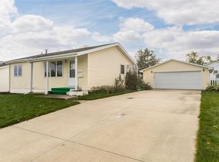 5911 Eastview Ave SW, Cedar Rapids, IA 52404