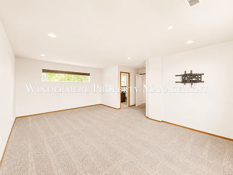 2532 Filbert Ave — Photo 10