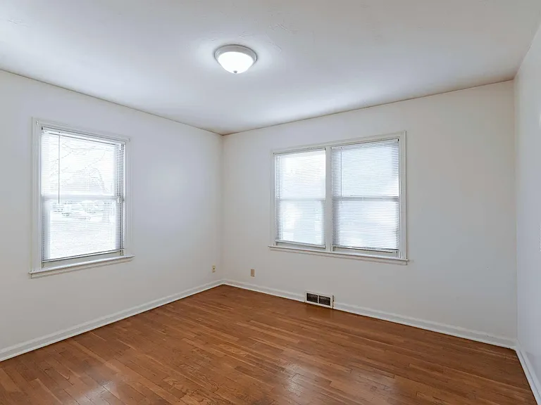 940 S 48th St — Photo 21