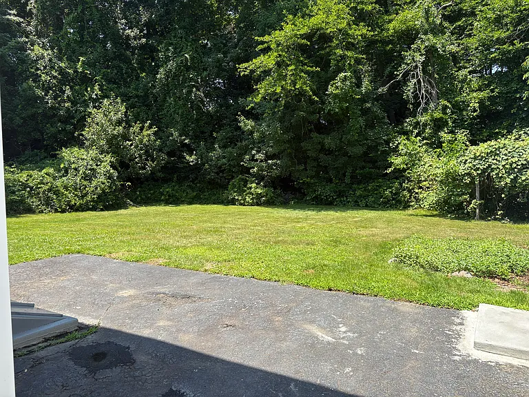 136 Putney Dr — Photo 12