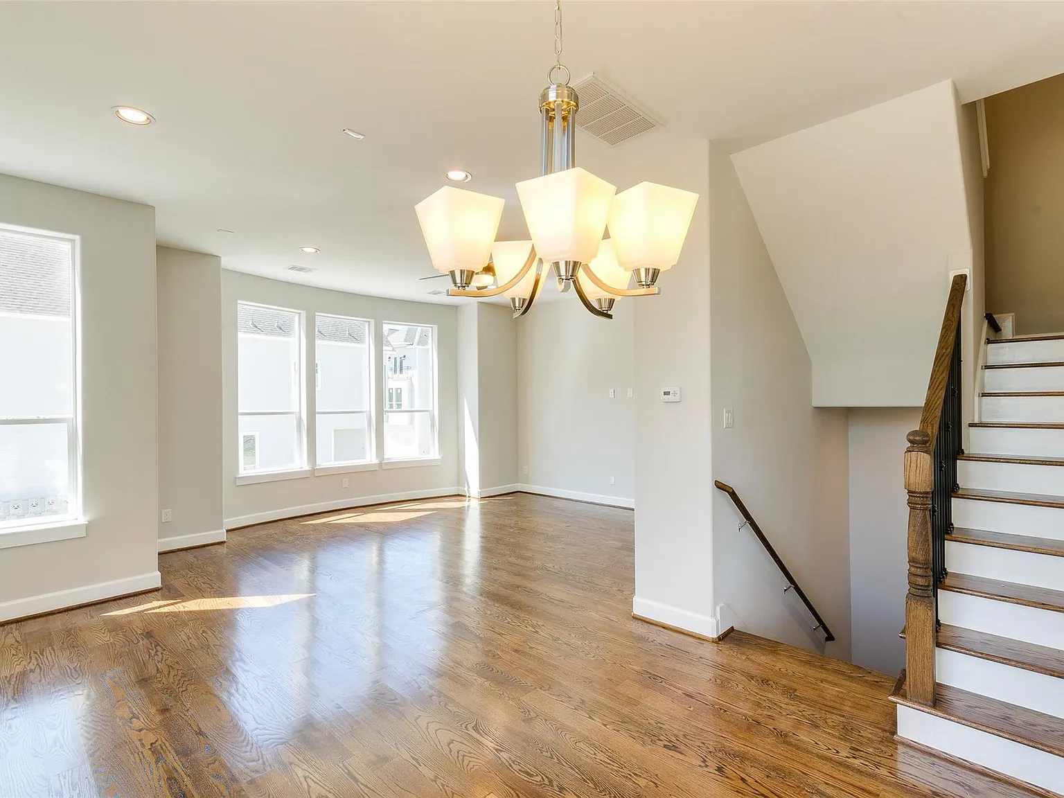 3 bed, 3.5 bath, 2010 sqft, $2,695 — Photo 4