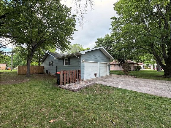 3rd image of 505 E 25th St