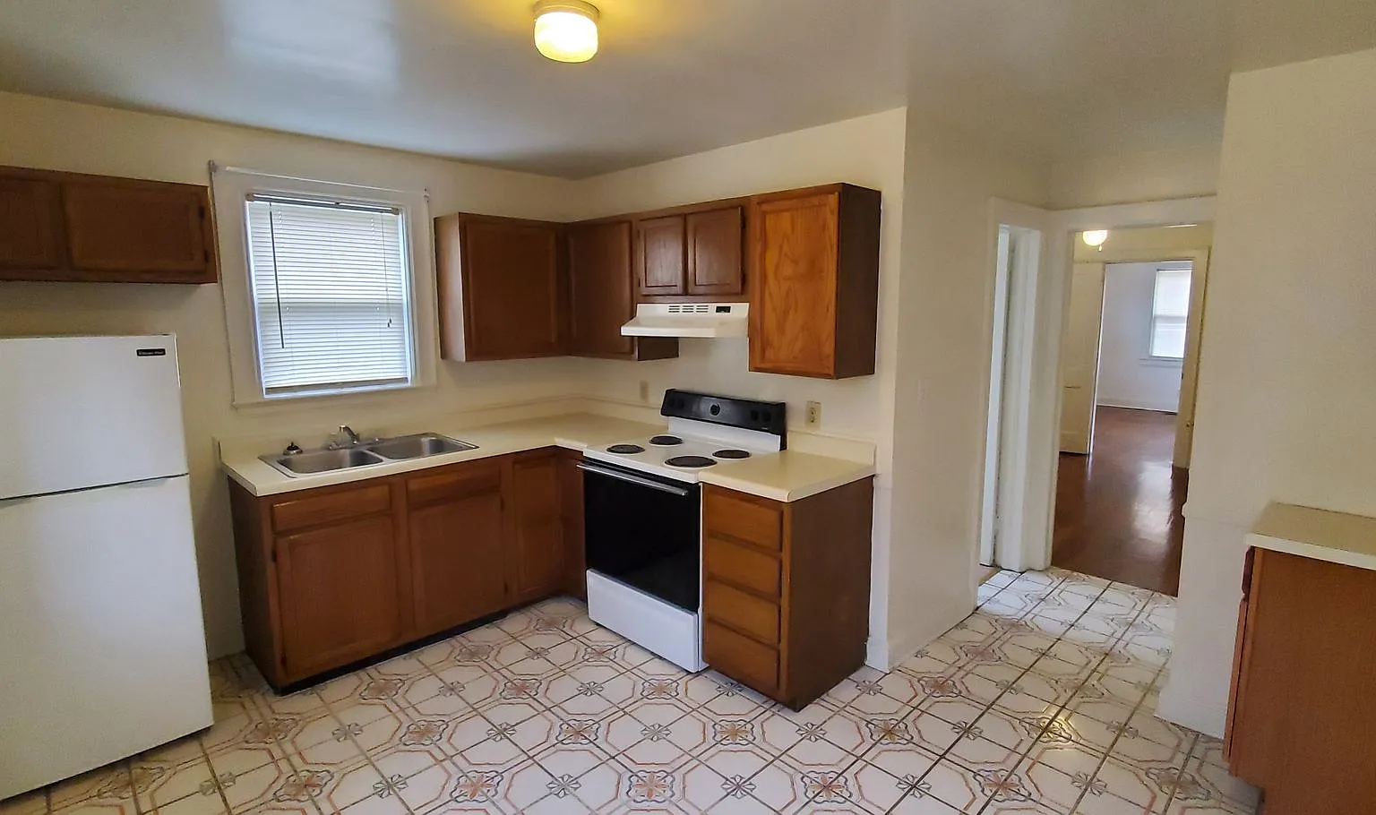 2515 Spring Garden St — Photo 2