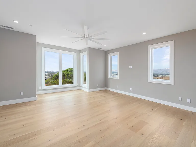 2661 Carol Dr — Photo 12