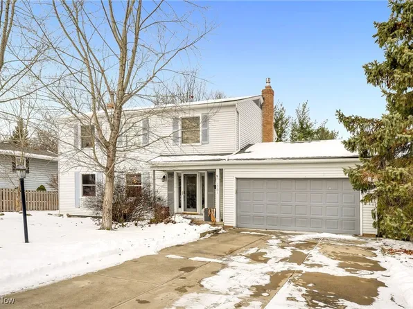 2281 Parmalee Dr, Seven Hills, OH 44131