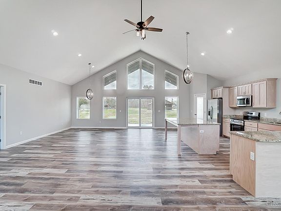 5th image of 83 Waynoka Dr