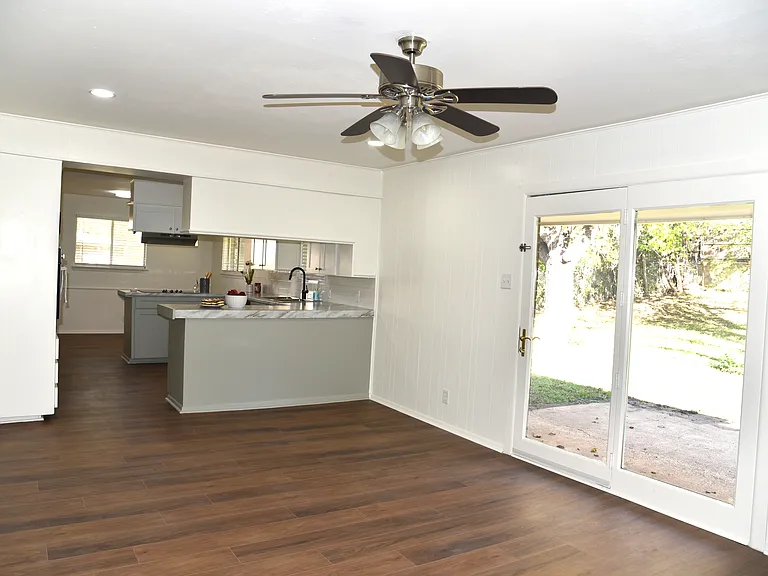 1212 Desiree Ln — Photo 9