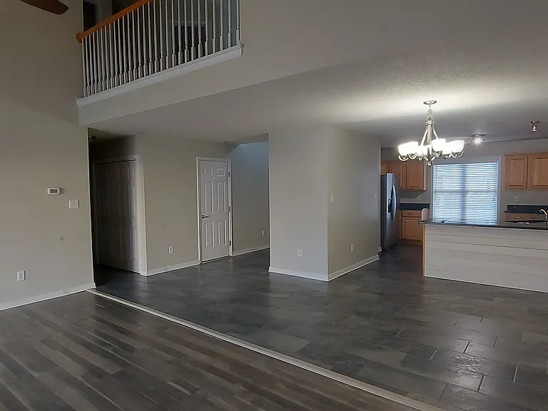 111 Carriage Point Ln — Photo 5
