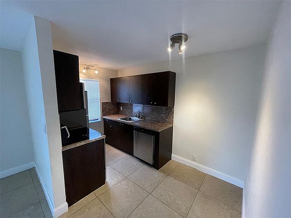 2nd image of 607 NE 29th Dr APT 31