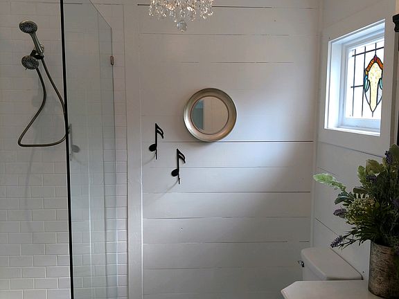 Master bath w/custom tile