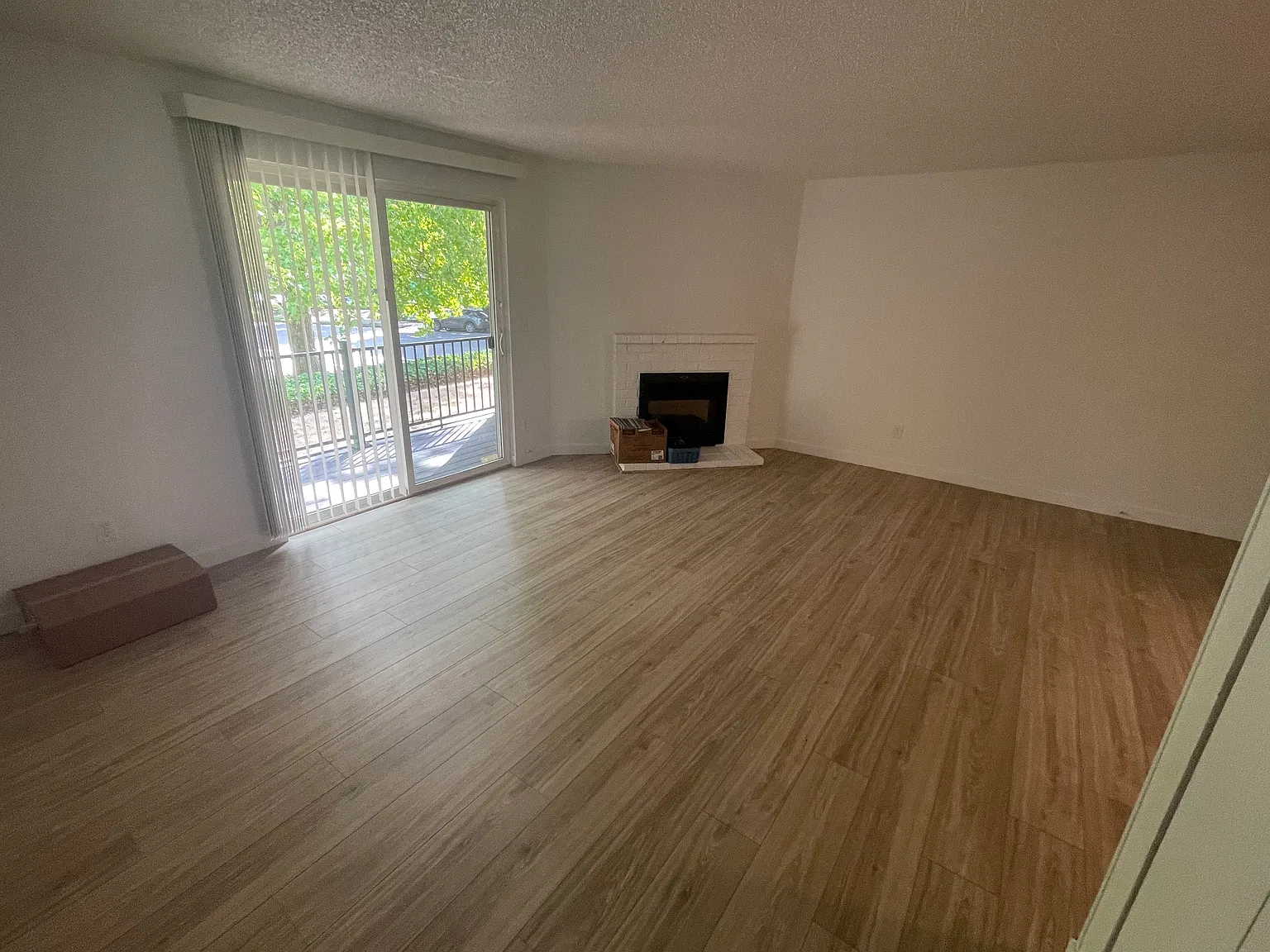 1 bed, 768 sqft, $1,365 — Photo 4
