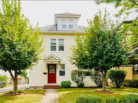 2nd image of 255 Park Rd #1