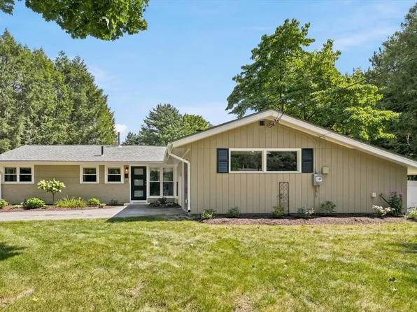 53 Bradford Rd, Framingham, MA 01701