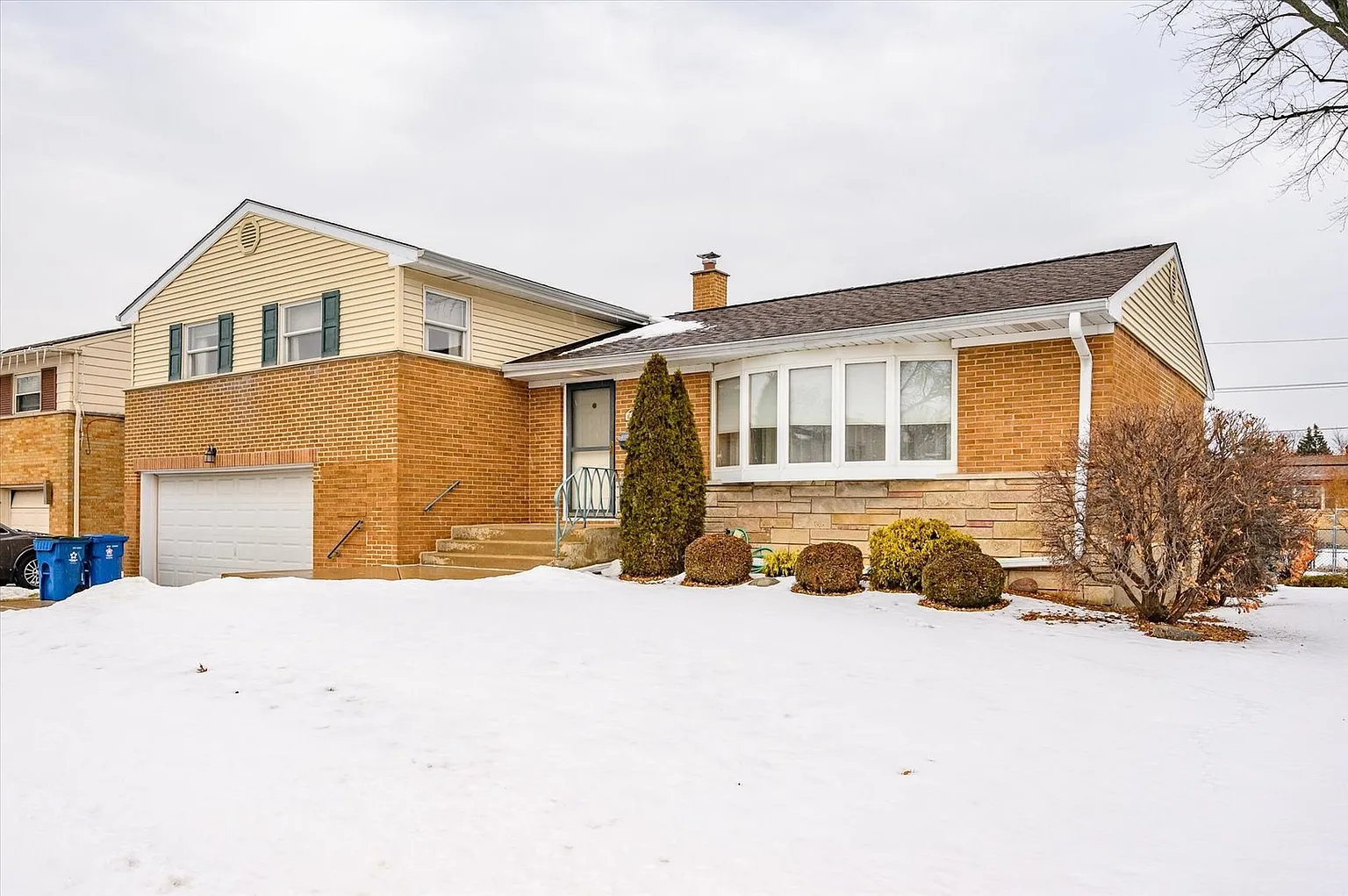 675 Winston Dr photo 1