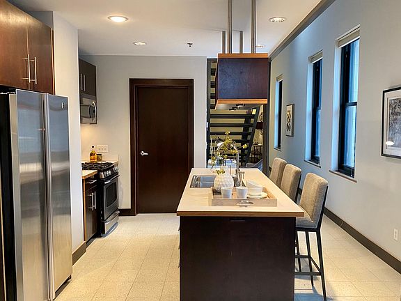 4th image of 214 4th St E Unit 201