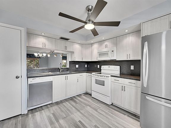 2nd image of 3301 Aruba Way #E2