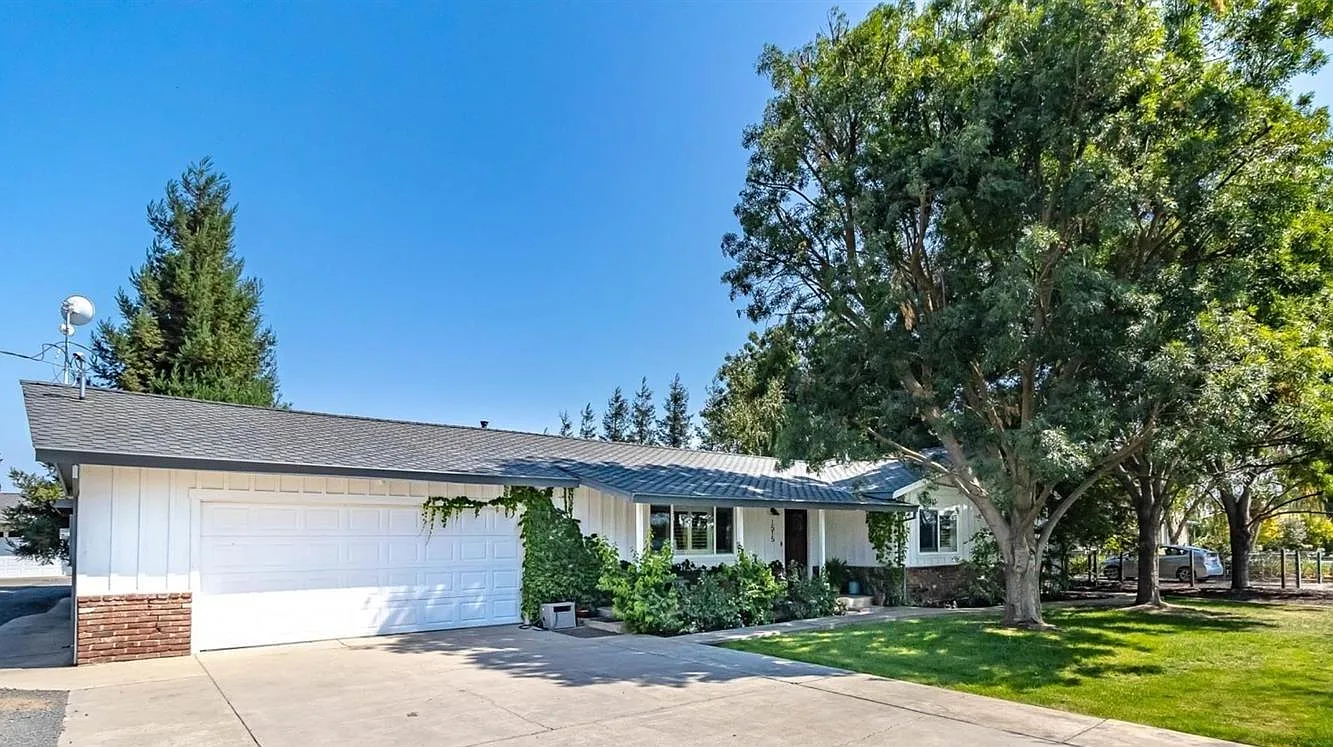 1515 Crawford Rd photo 1