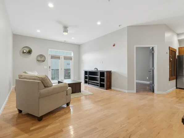 863 Flynn St APT 104, Chattanooga, TN 37403