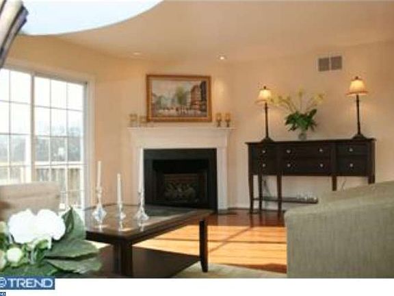 4th image of 2 Whalen Ct