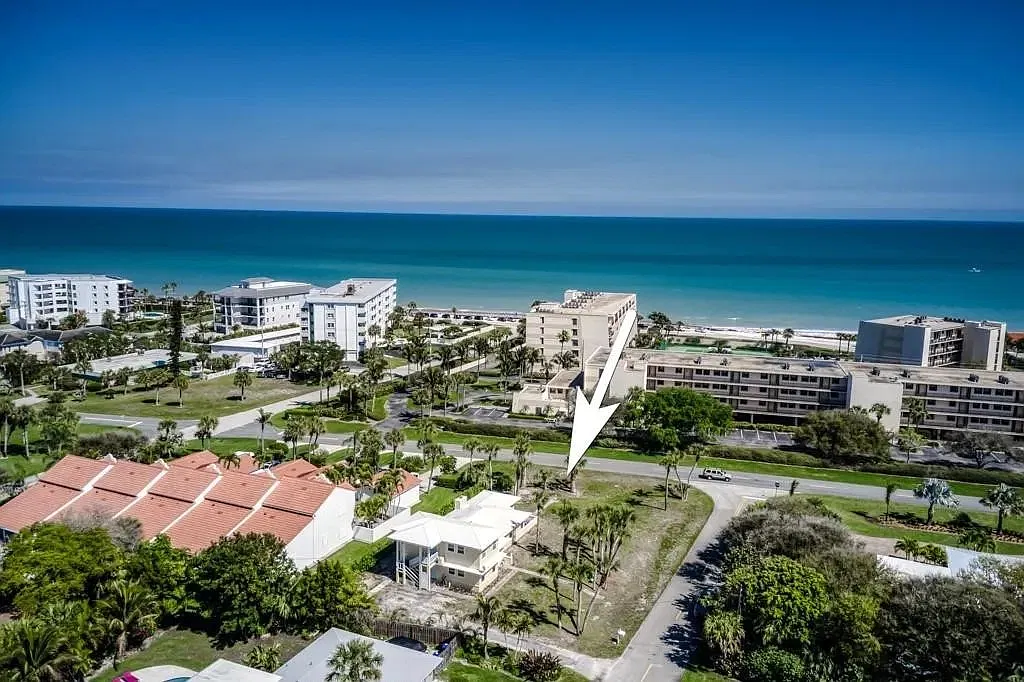 2 bed, 649 sqft, $2,200 — Photo 1