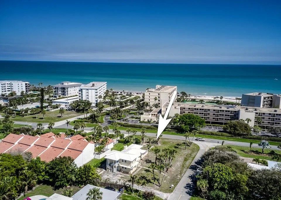 1st image of 3913 Silver Palm Dr #2
