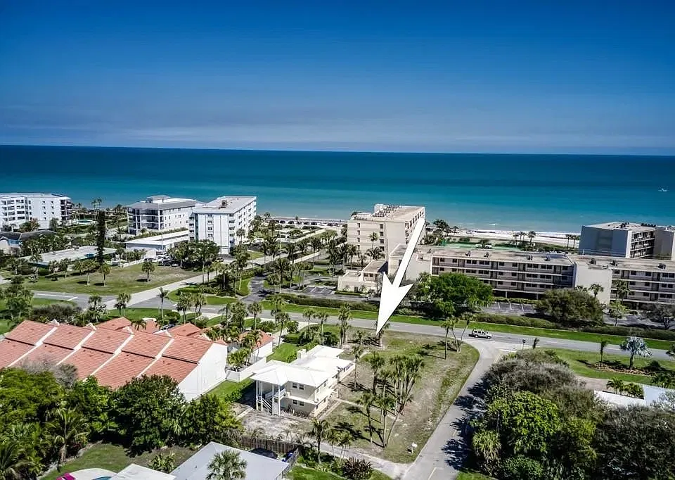 3913 Silver Palm Dr #2