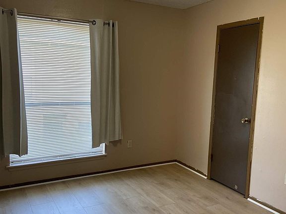2nd image of 1941 Southpointe Dr