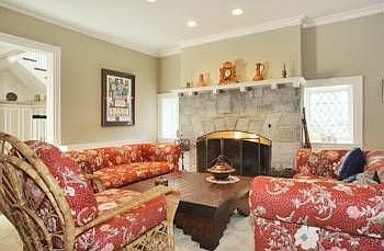 3rd image of 823 Walton Ave