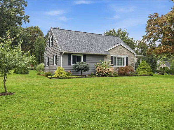 7 Madera Dr, Rochester, NY 14624