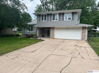 7942 Manderson St, Omaha, NE 68134