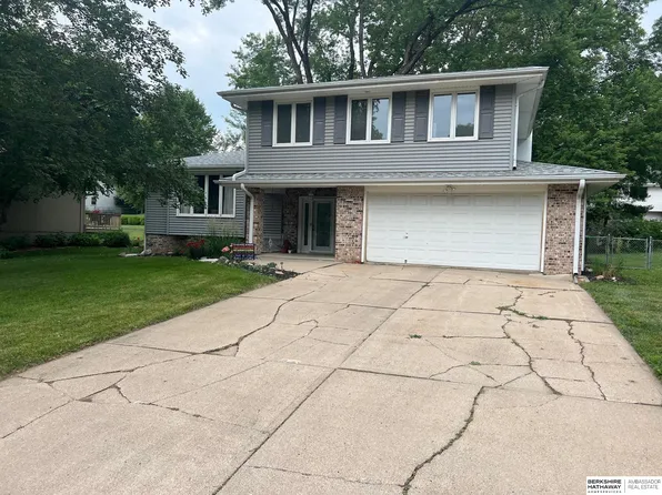 7942 Manderson St, Omaha, NE 68134