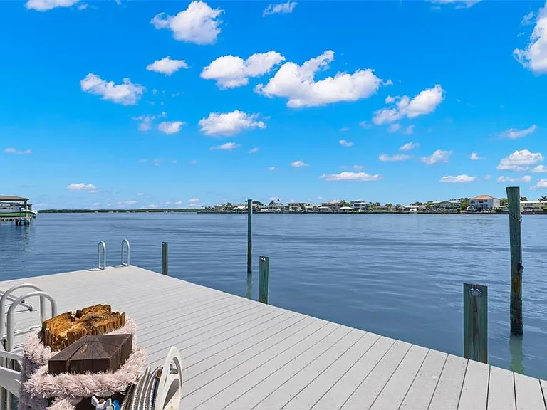 819 Bay Esplanade — Photo 36
