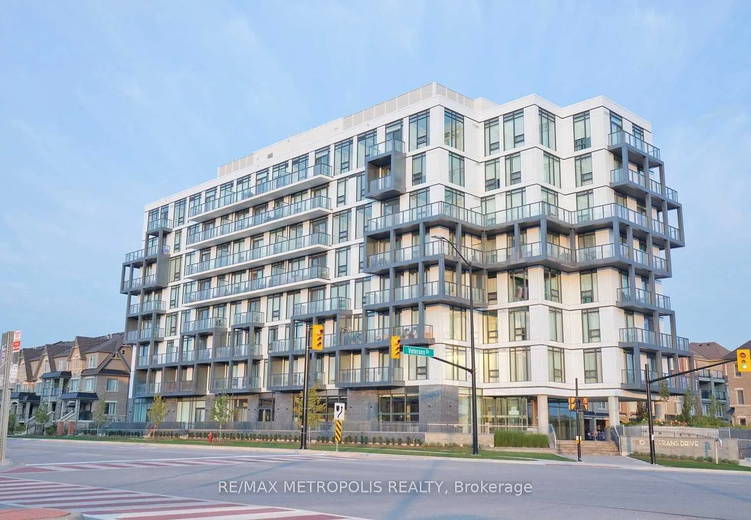 3 bed, $2,575 — Photo 1