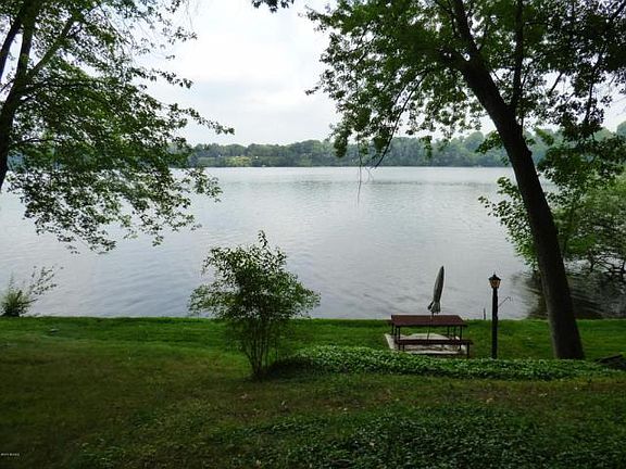 2nd image of 10337 S Chapin Ln