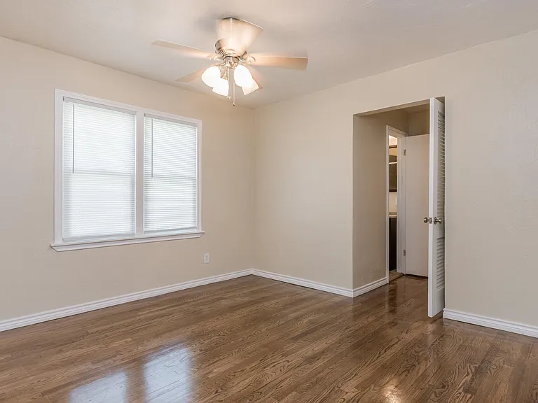 1612 Crockett St — Photo 10