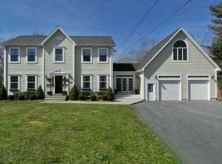 2017 Crandall Rd, Tiverton, RI 02878