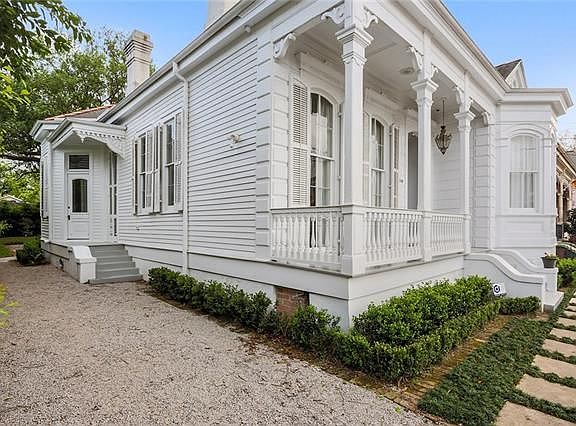 4th image of 2318 Royal St