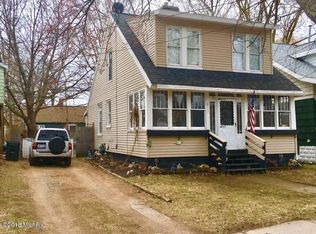833 W Larch Ave, Muskegon, MI 49441