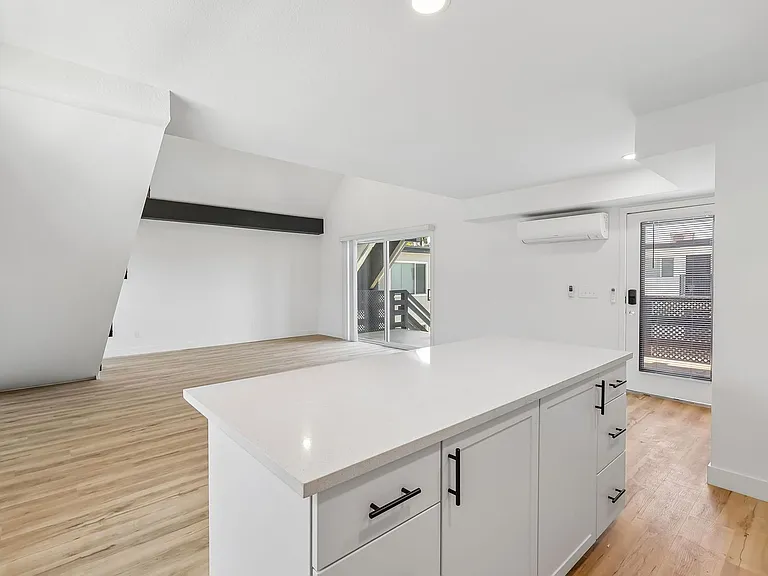 The Crest |NEWLY Renovated Studios, Lofts, 1, 2 & 3 Bedroom Homes Near the Beach — Photo 11