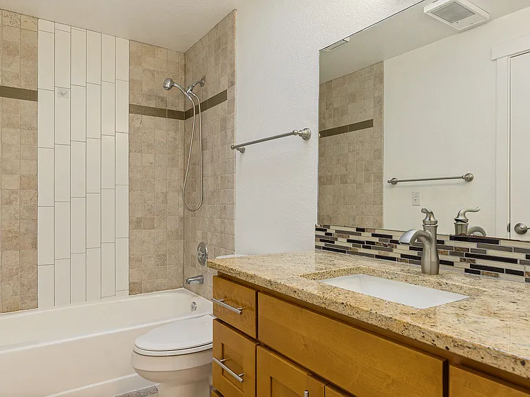 5909 Glenwood Ave — Photo 17
