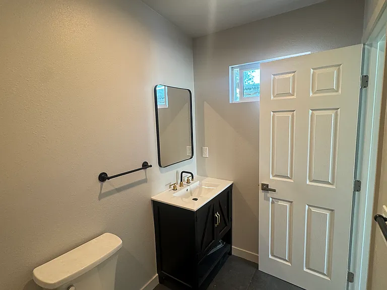2621 Hillcrest Dr #3/4 — Photo 2
