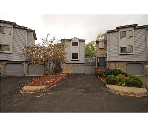 11 Honeysuckle Ct photo 1