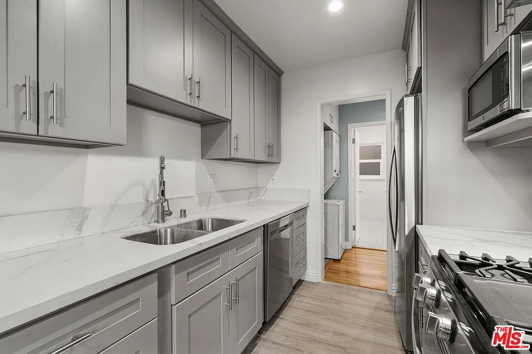 1 bed, 760 sqft, $2,200 — Photo 1