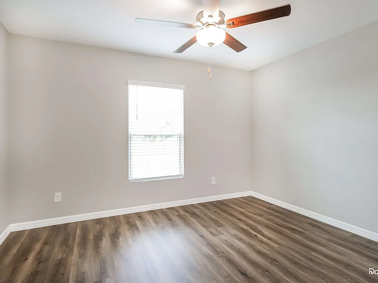 856 Anchor St E — Photo 12