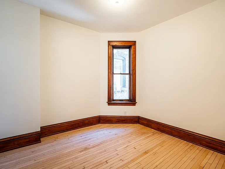 third bedroom (no closet)