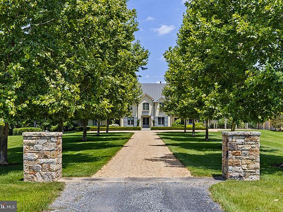 2nd image of 10500 Mountain Shadow Ln